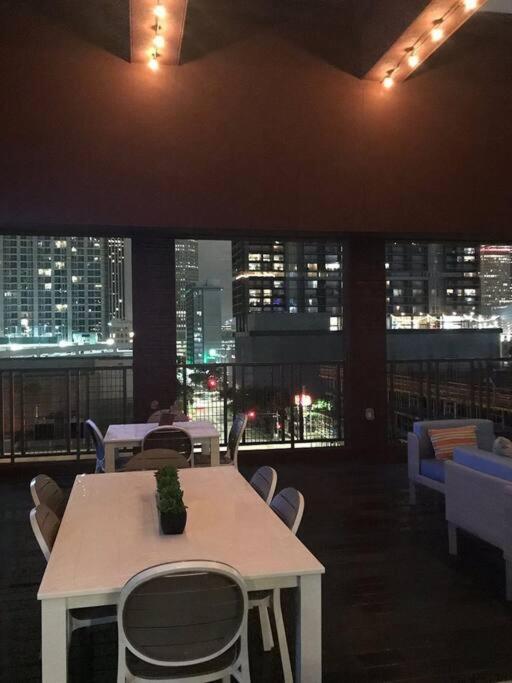 Luxury Apartment Close To Everything W Free Parking 5 Houston Bagian luar foto