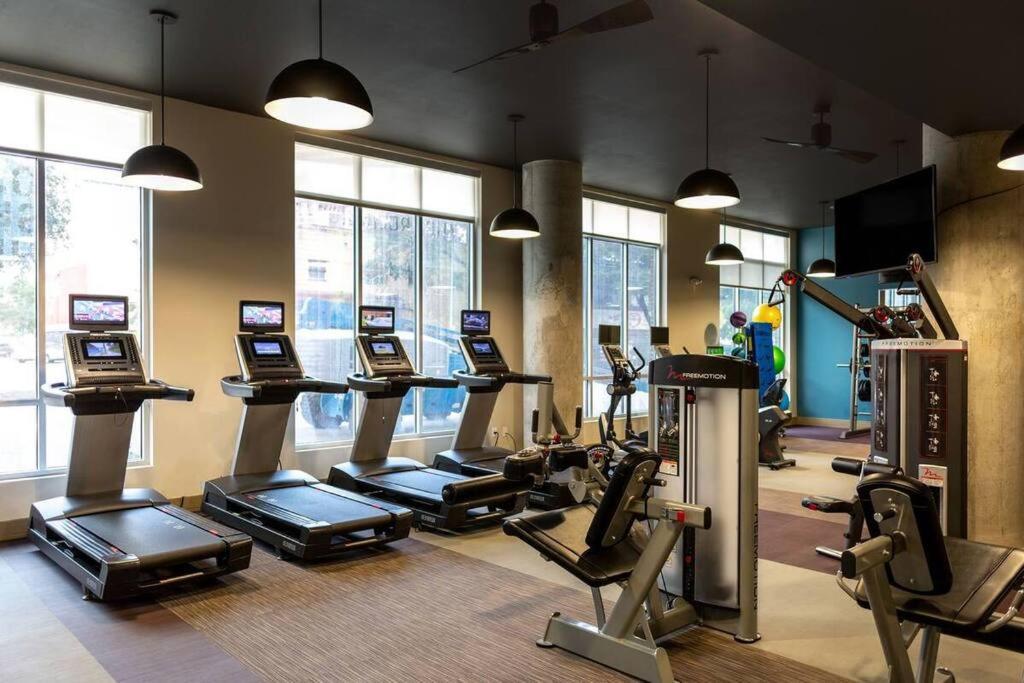 Luxury Apartment Close To Everything W Free Parking 5 Houston Bagian luar foto