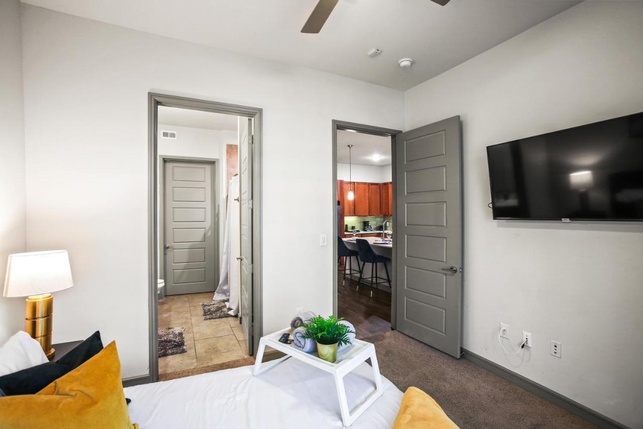 Luxury Apartment Close To Everything W Free Parking 5 Houston Bagian luar foto